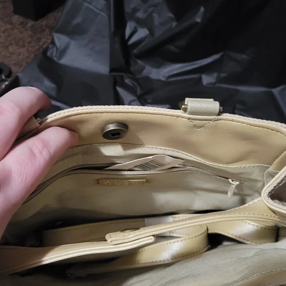 Cream Nine West purse - Picture 3 of 3